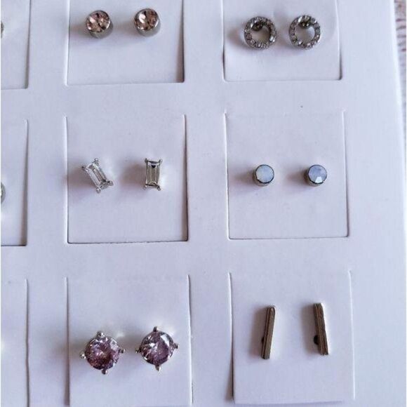 LOFT 12 Days of Gifting Stud Earring Gift Set Holiday Christmas Gold Tone Stones - Picture 7 of 9